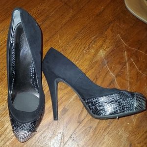 Carlos Santana size 10 black/animal print heels.